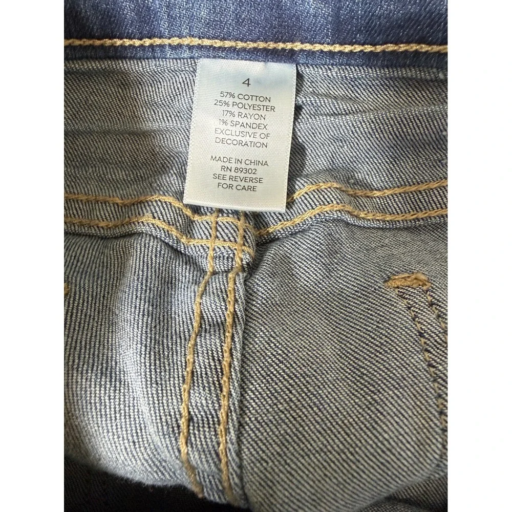 Westport Signature Fit Floral Embroidered Straight Leg Jeans Medium Wash Size 4